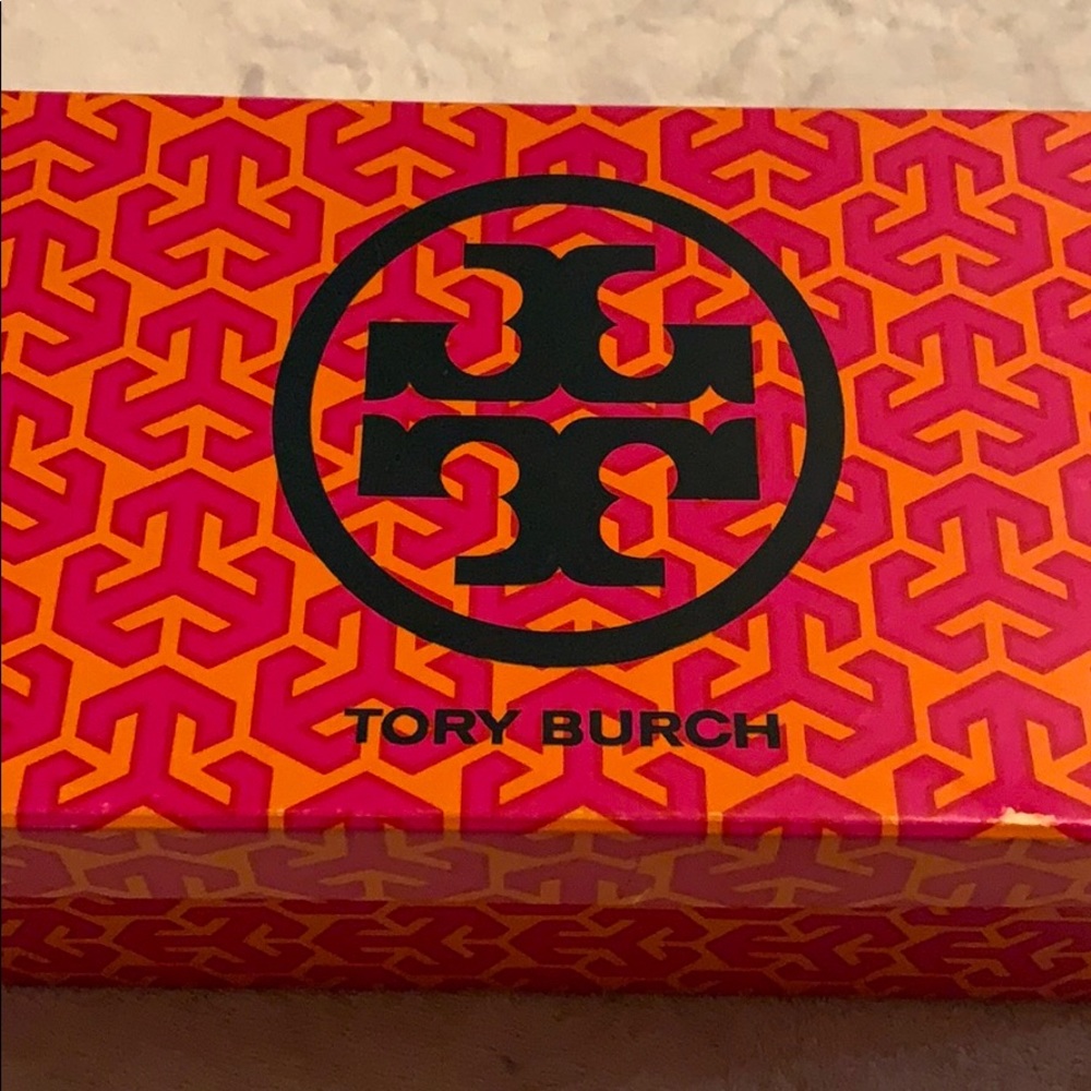 100
